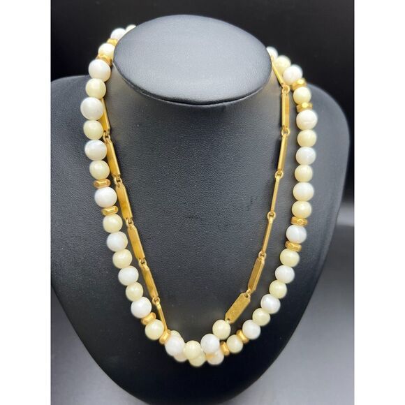 Cream Marble Swirl Necklace - Picture 4 of 6